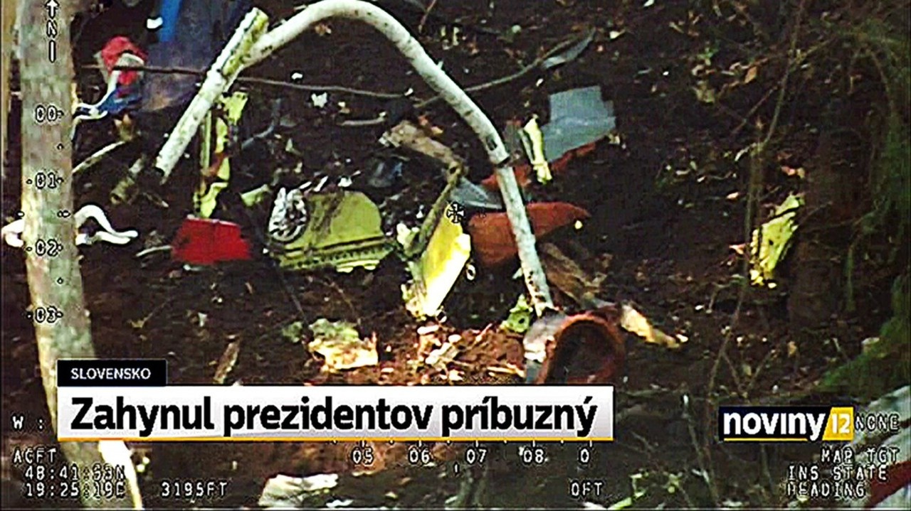 Úlomky vraku: Stroj silný náraz rozmetal na kusy.