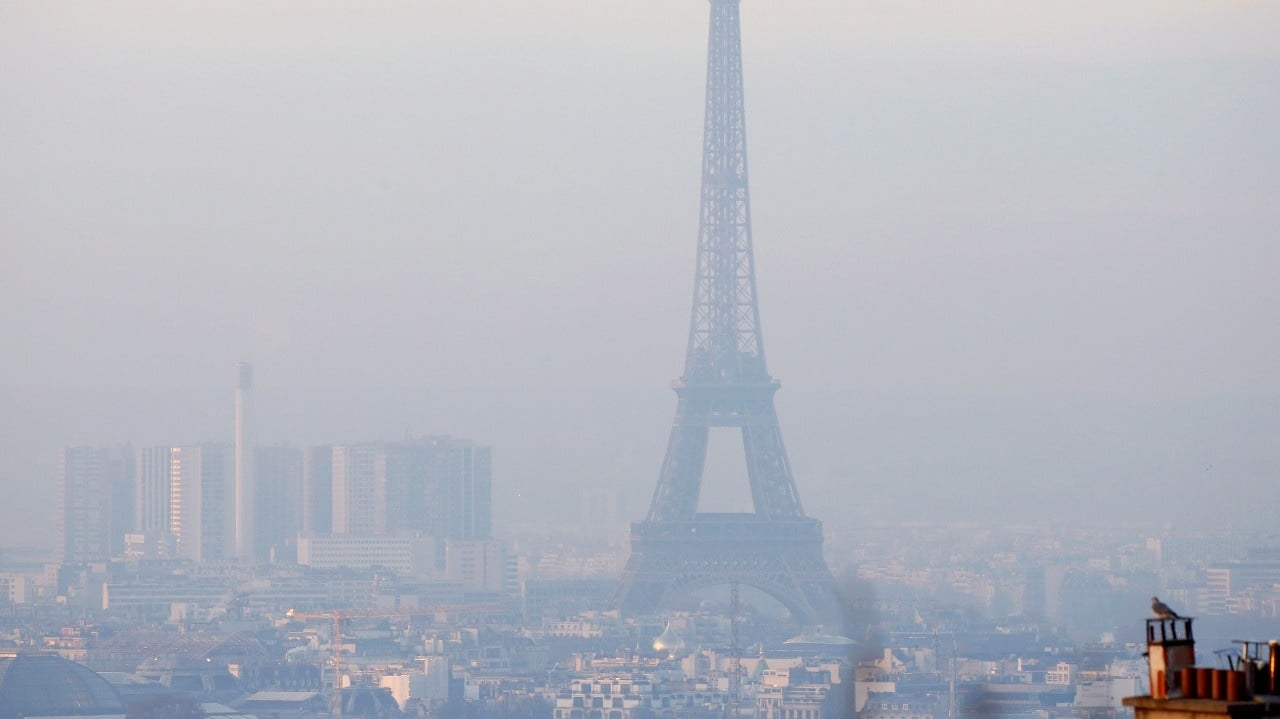 La France est en proie à un dangereux smog : la région parisienne est infestée pour le quatrième jour !