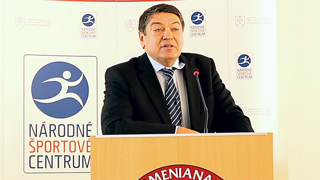 E. Laczo, profesor