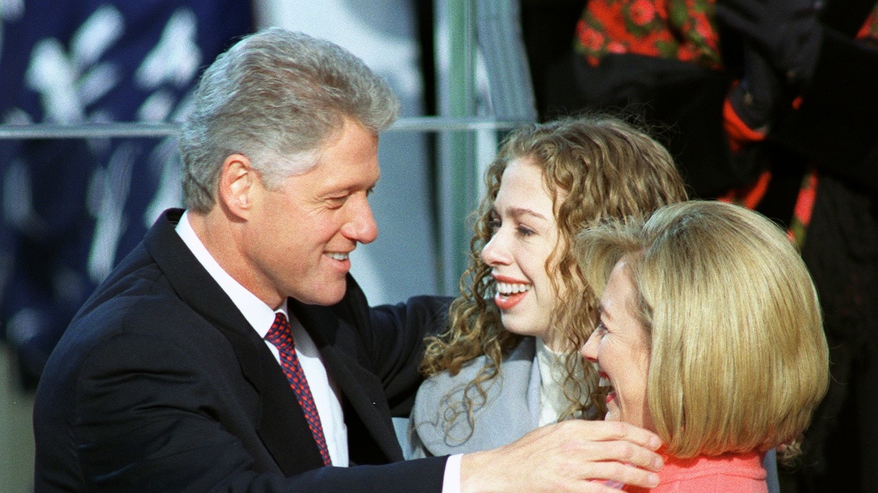 ISTOTA V RODINE: Manžel a exprezident USA Bill Clinton a dcéra Chelsea sú jej oporou.