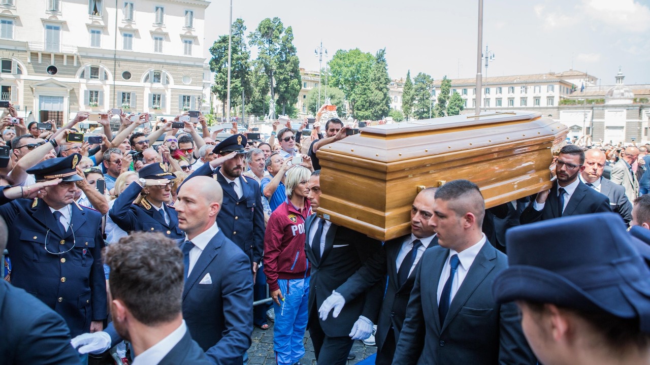 S hercom sa prišli rozlúčiť jeho blízki, kolegovia i verejnosť.