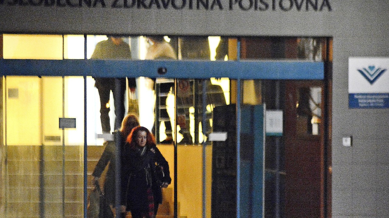 Prví úradníci odcházali zo žúru okolo pol jedenástej.