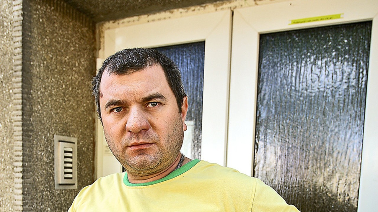 Útočník Viktora postrelil do hrude, pištoľ bola našťastie plynová. 