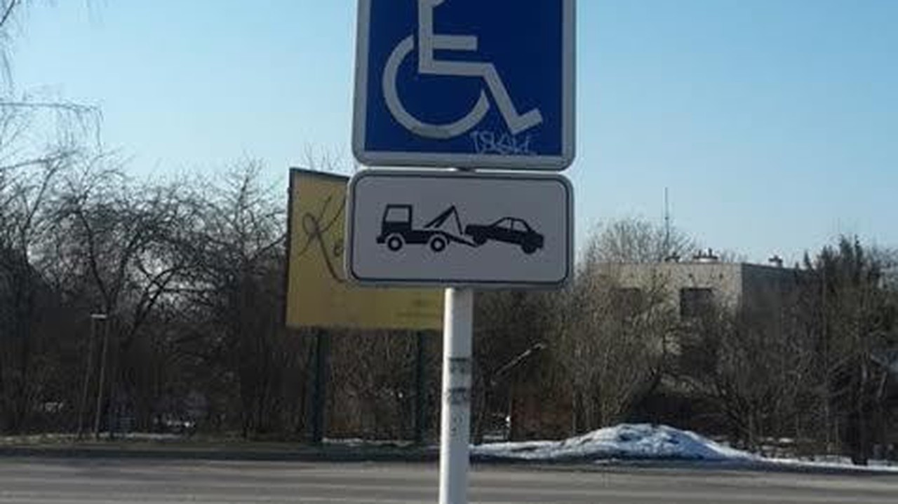 Podľa značky ja vyhradených 5 parkovacích miest.