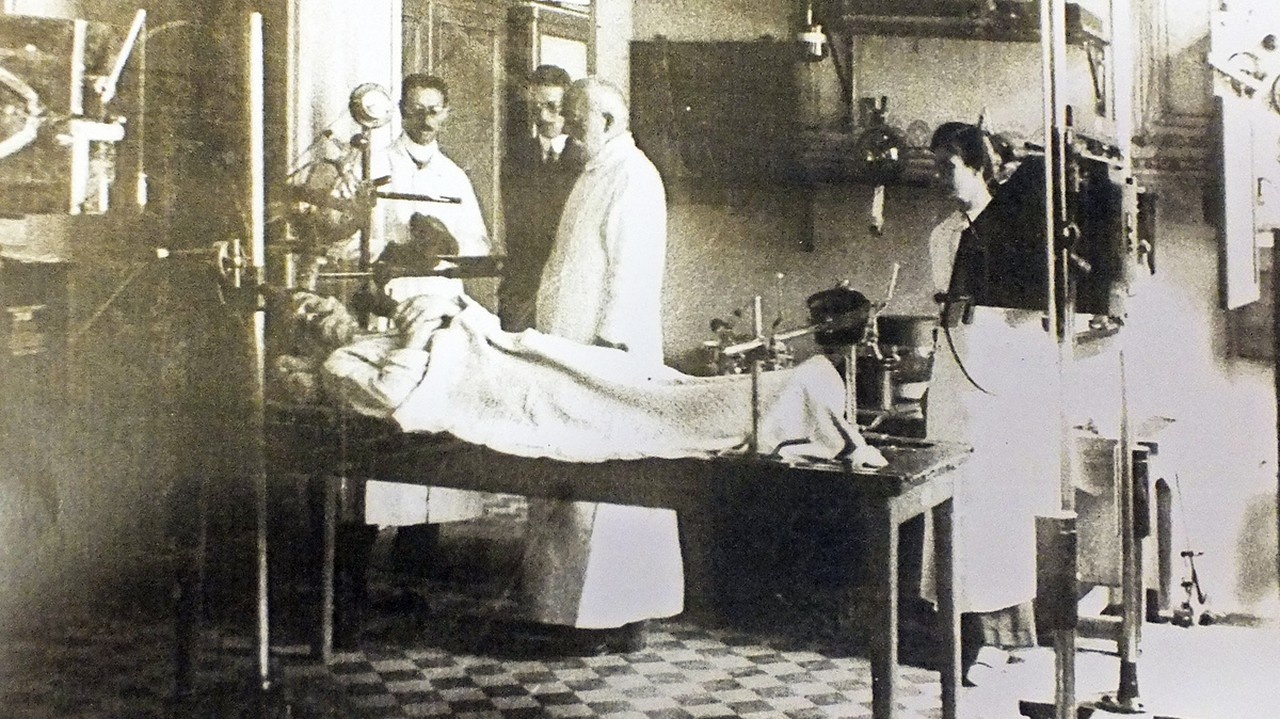 Dr. Alexander pracoval s röntgenom už pred sto rokmi.