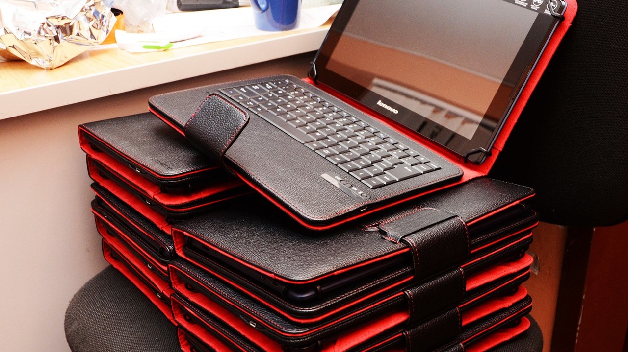 Takéto tablety zabezpečila novým poslancom firma, ktorej konateľom je partner prednostky mestského úradu.