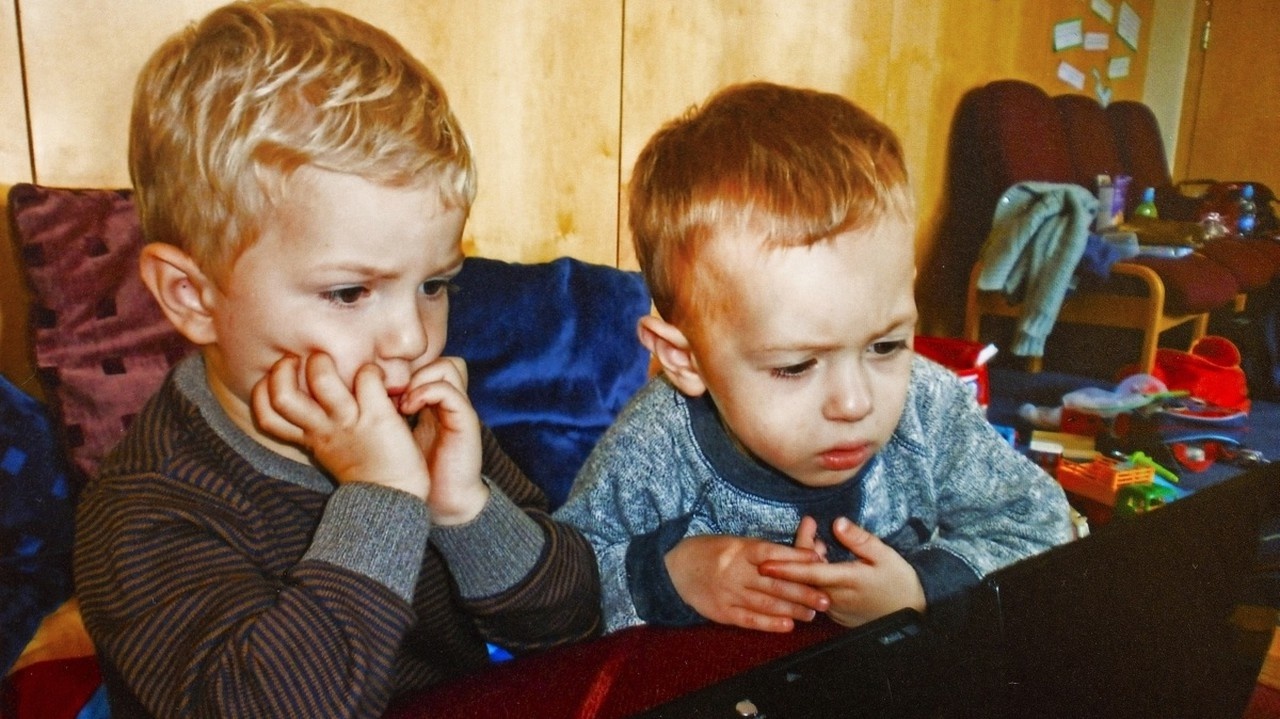 Martinko (4) a Samko (3) Boórovci sú stále v opatere náhradnej anglickej rodiny.