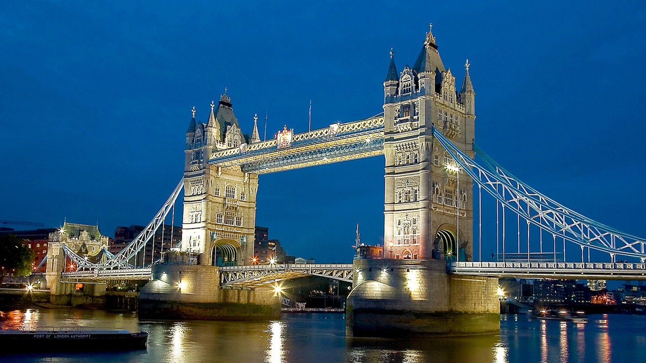 Staručká turistická atrakcia oslavuje: Londýnsky Tower Bridge má 120