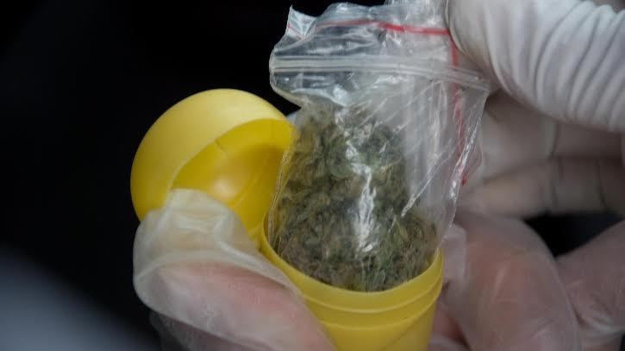 Jano skrýval marišku v kinder vajíčku, policajti ho chcú stíhať väzobne