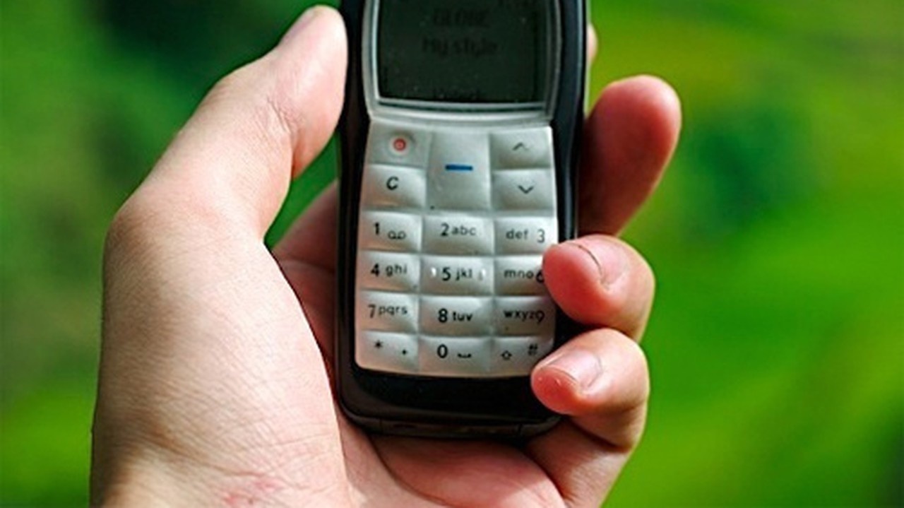 Телефон для участников сво. Nokia 1100. Nokia 1100 мобильные телефоны Nokia. Кнопочный телефон Nokia 1100. Nokia 1100 игры.