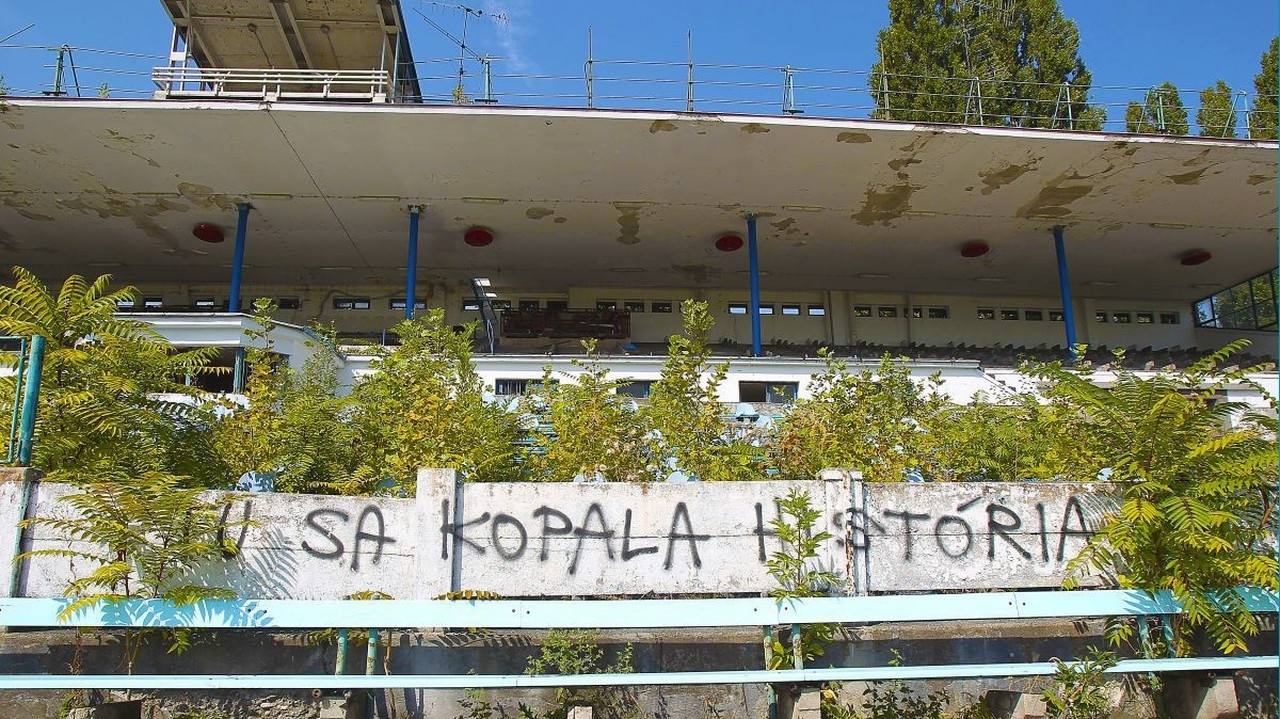 Tehelné pole bolo pýchou: Chátrajúci štadión oživí Kmotrík