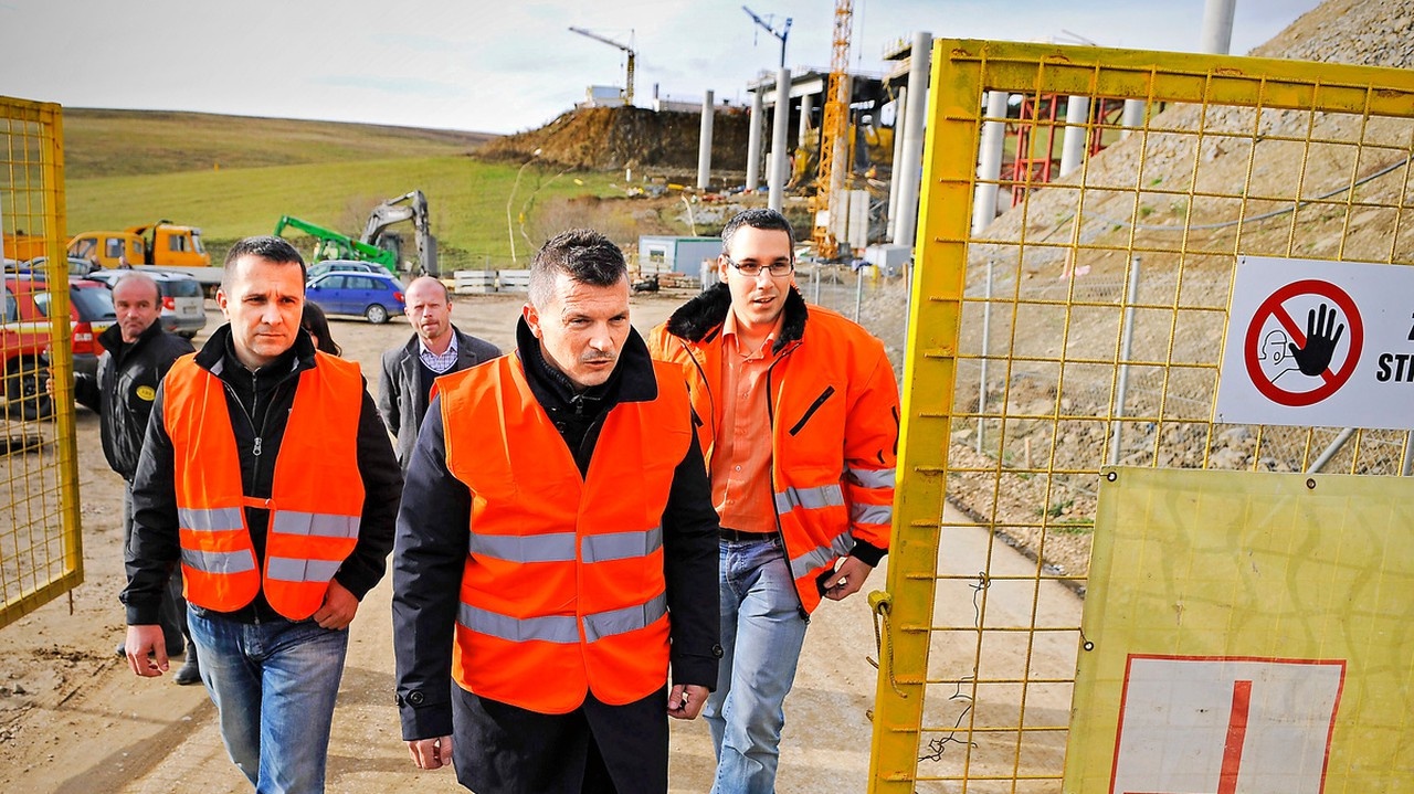 Minister v sprievode generálneho riaditeľa Národnej diaľničnej spoločnosti Milana Gajdoša.