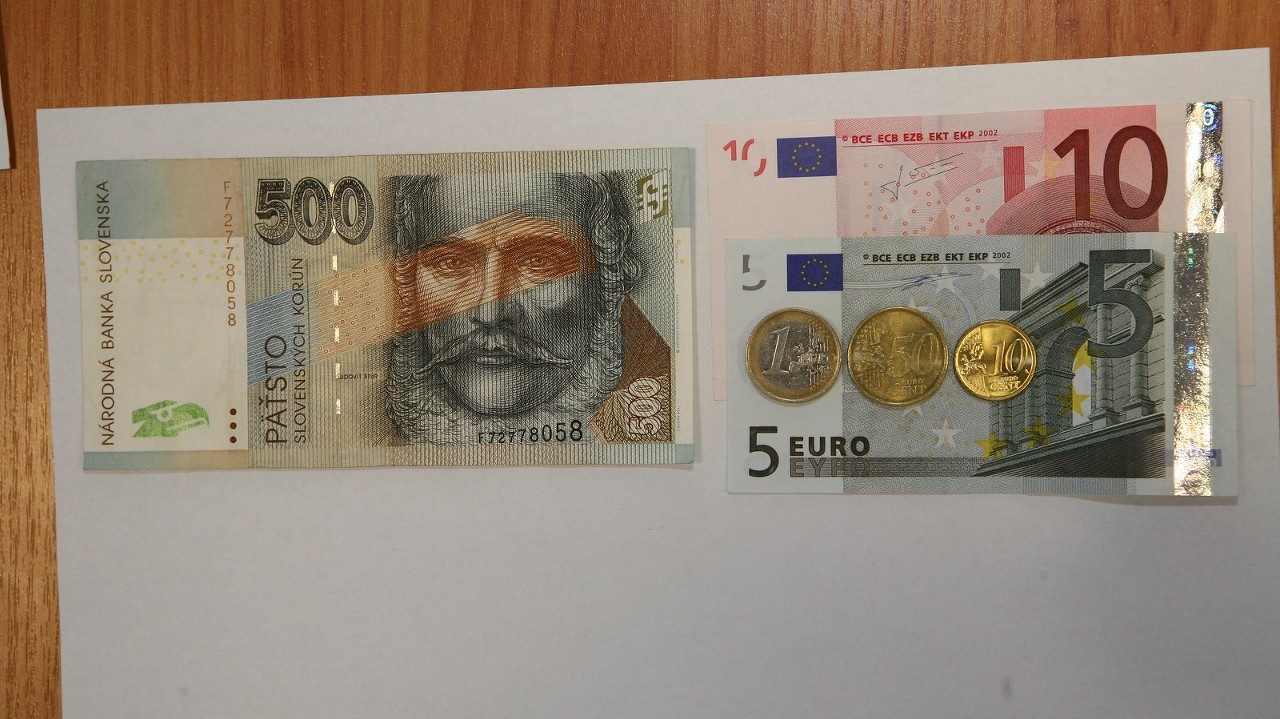 Slovenské bankovky vs. eurá.