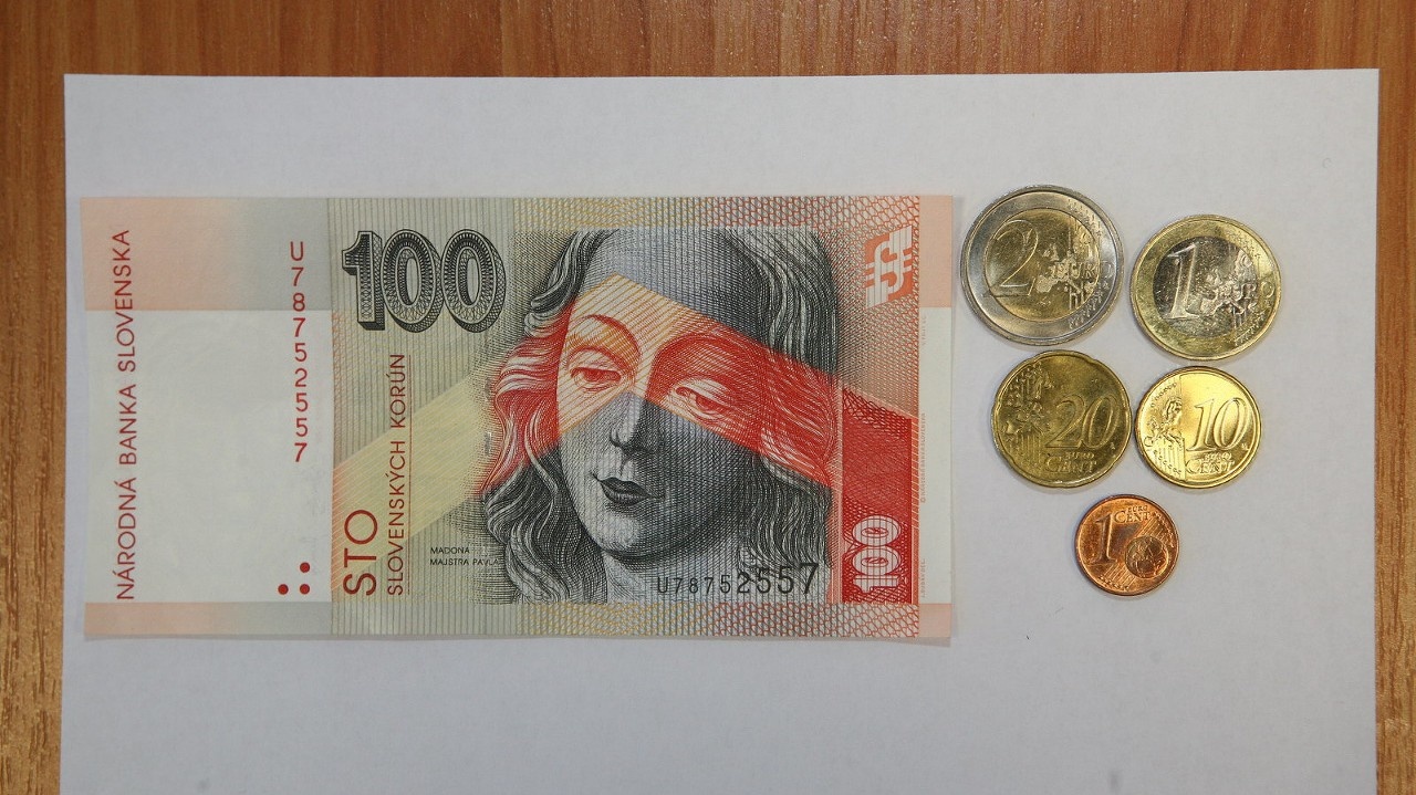 Slovenské bankovky vs. eurá.
