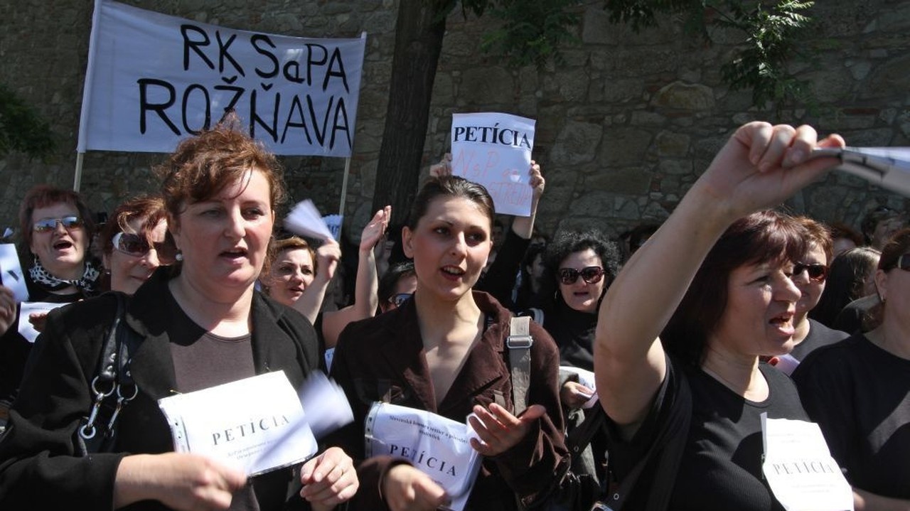 Zdravotné sestry a pôrodné asistentky protestujú za lepšie mzdy.
