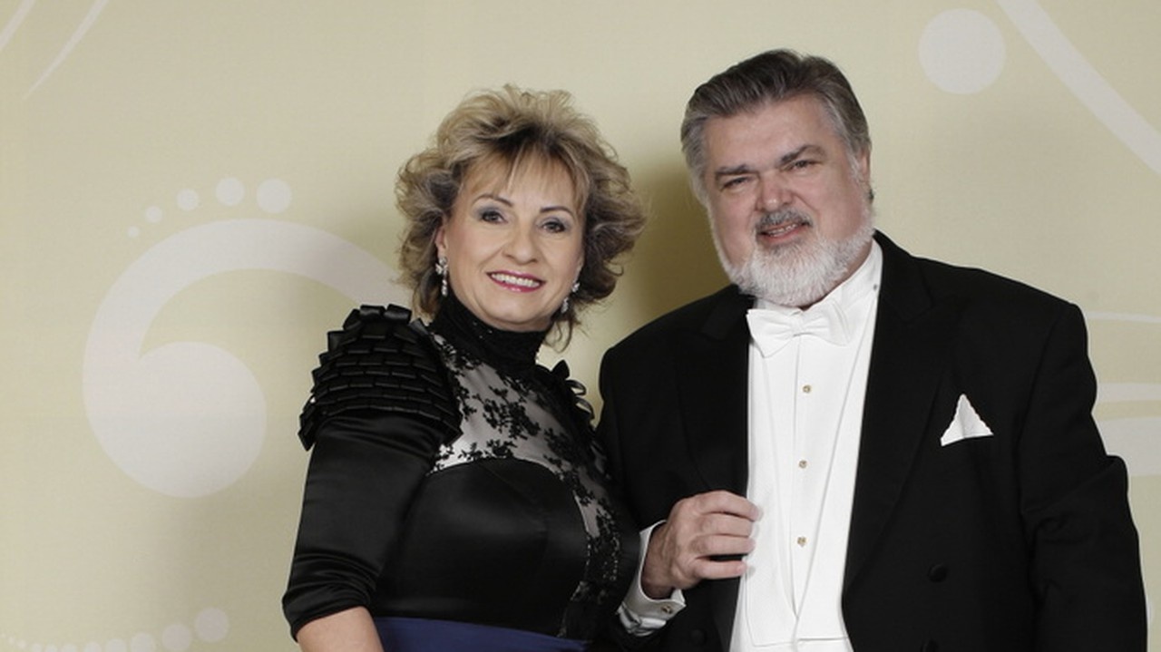 Manželia Marta a Peter Dvorskí na Plese v opere 2011.