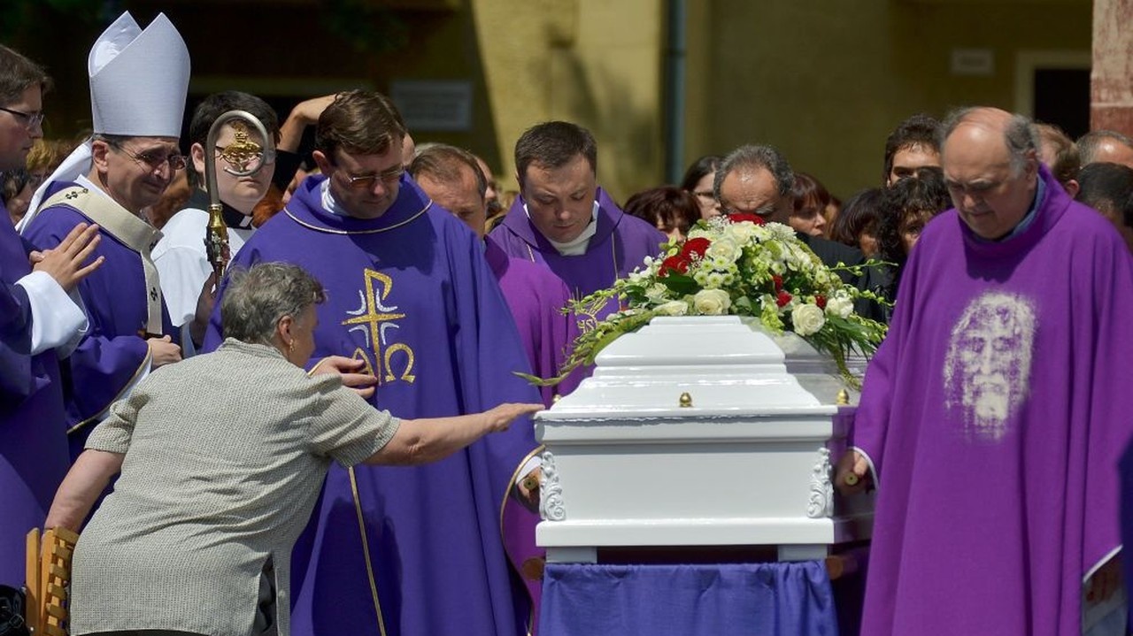 Pohreb biskupa Baláža († 70): Plakala za ním celá rodná obec
