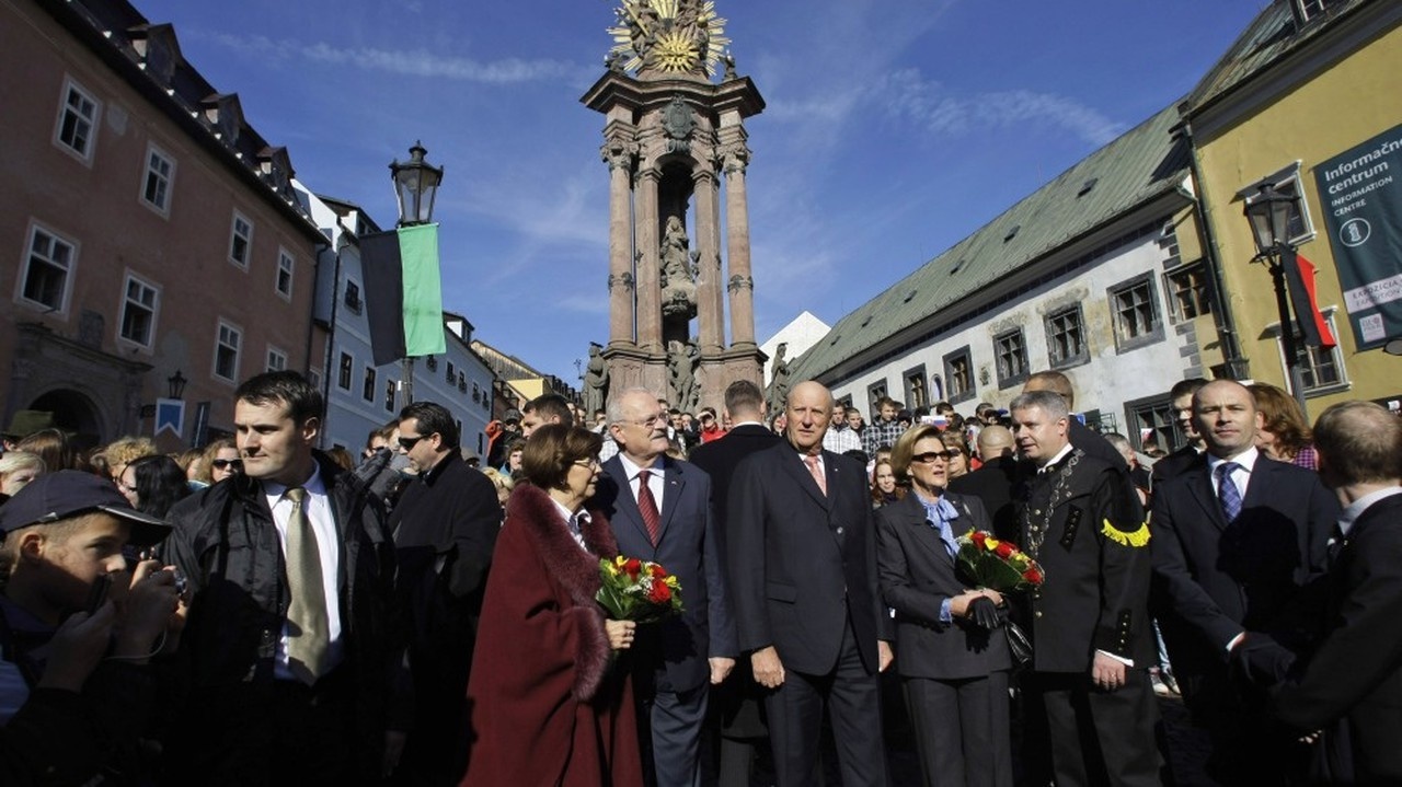 Nórsky kráľ Harald V. s manželkou Sonjou a slovenským prezidentským párom navštívili aj Banskú Štiavnicu.