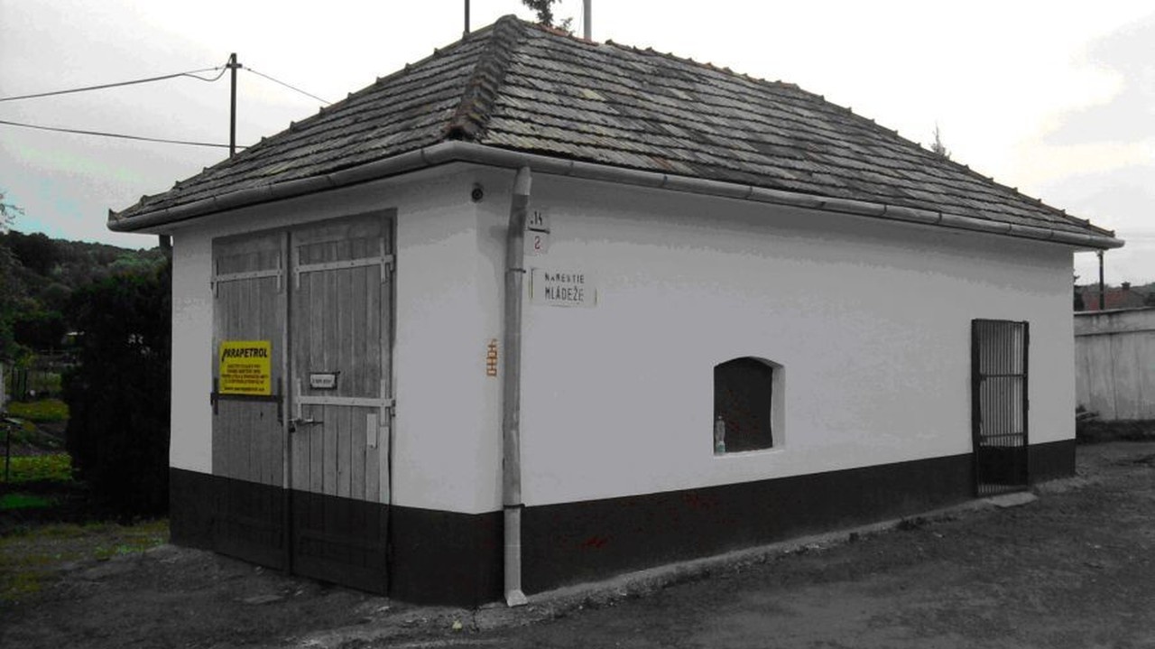 Mučín: Dobrovoľným hasičom zo zbrojnice ukradli aj vodné delo