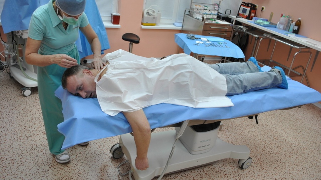 Batthyány: Z krku mu odstránili hrčku, po operácii sa zosypal!