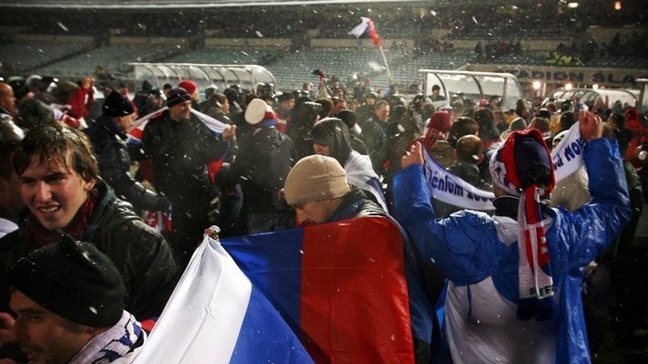 Nadšení slovenskí fanúšikovia po postupe na majstrovstvá sveta.