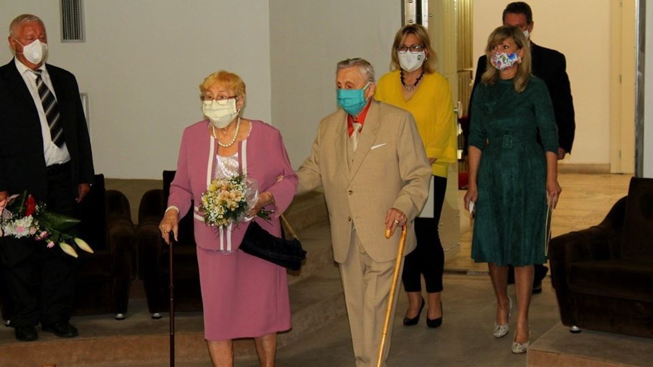 Manželia si slávnostne pripomenuli svoj sľub.