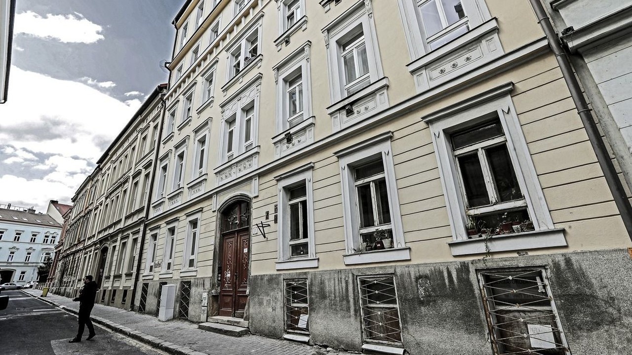 V tomto dome majú Kičurovci tri byty, dva kúpil od Hečka 20-ročný Krištof Kičura bez hypotéky.