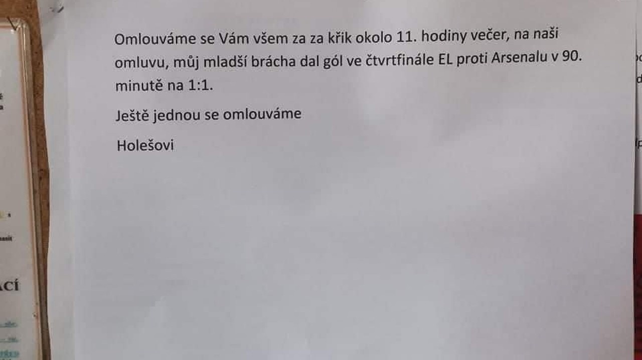 Ospravedlnenie sa rodiny Holešových svojim susedom.