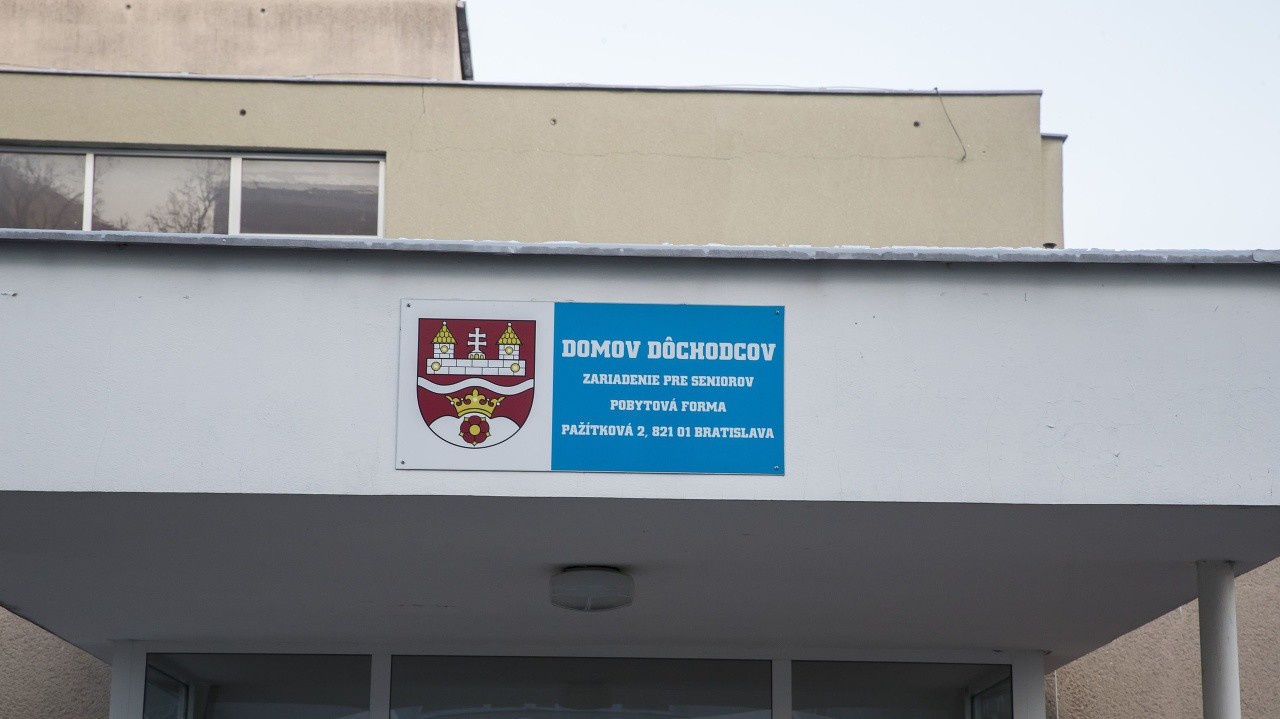 Domov dôchodcov na Pažítkovej ulici v Bratislave.