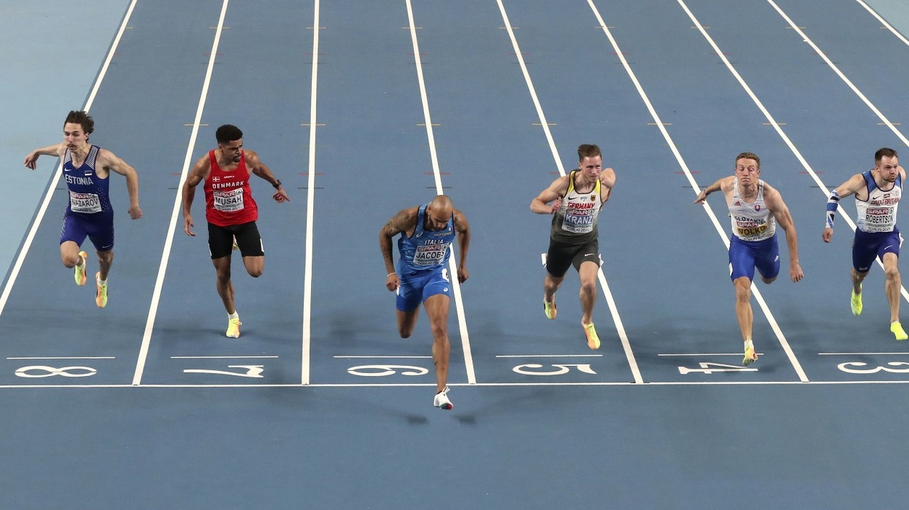 Slovenský šprintér Ján Volko získal bronzovú medailu na trati 60 metrov na atletických halových majstrovstvách Európy v poľskej Toruni. 
