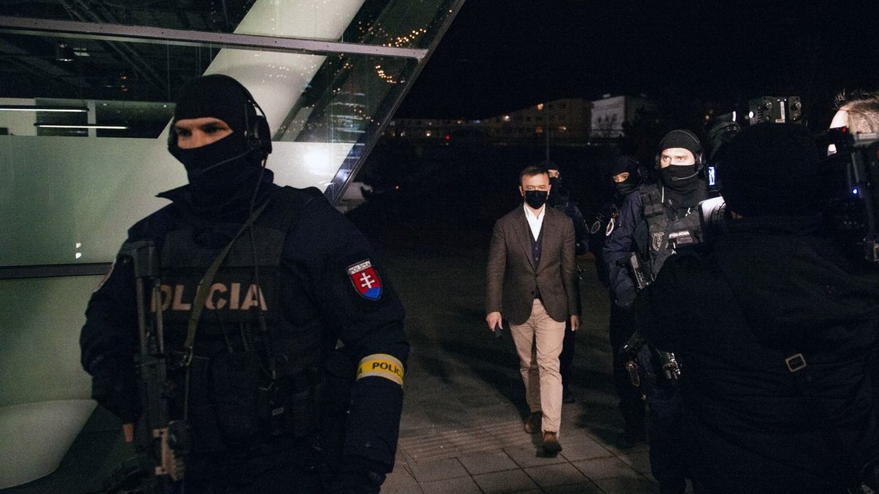 Finančníka vzali kukláči do sídla Penty priamo z výsluchu, kde ho obvinili.