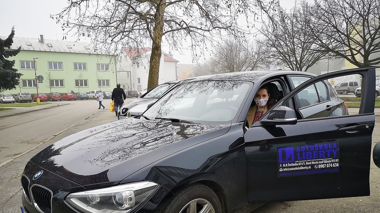 Katka (41) je majiteľkou autoškoly, ktorú prevádzkuje už 15 rokov.