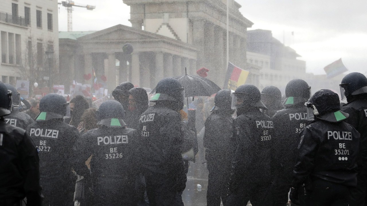 Protestovalo sa aj v centre Berlína.