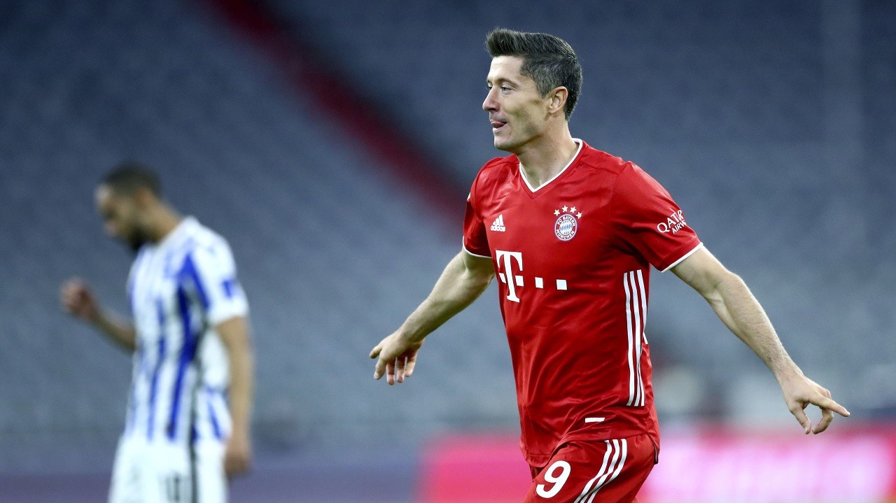 Lewandowski štyrmi gólmi doviedol Bayern k víťazstvu nad Herthou.
