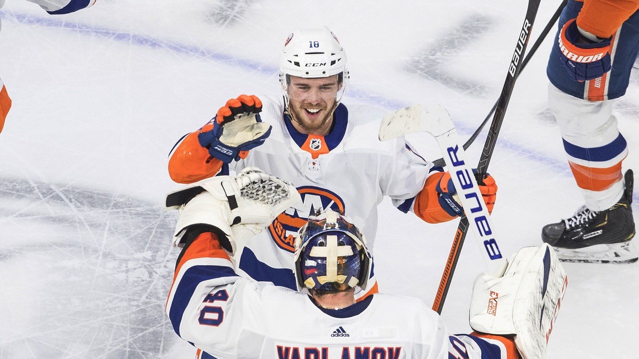 Islanders zdolali Tampu s Černákom 2:1 pp a znížili stav série na 2:3.