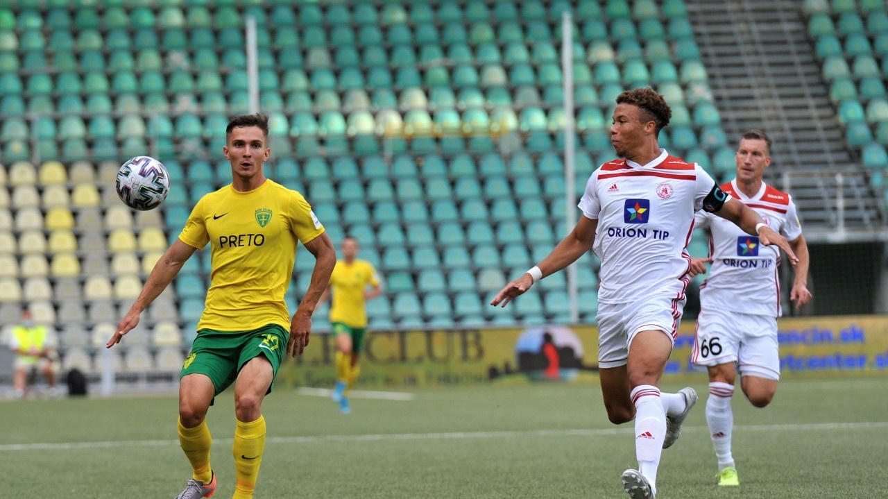 Futbalisti Žiliny vyhrali nad Trenčínom 4:2.