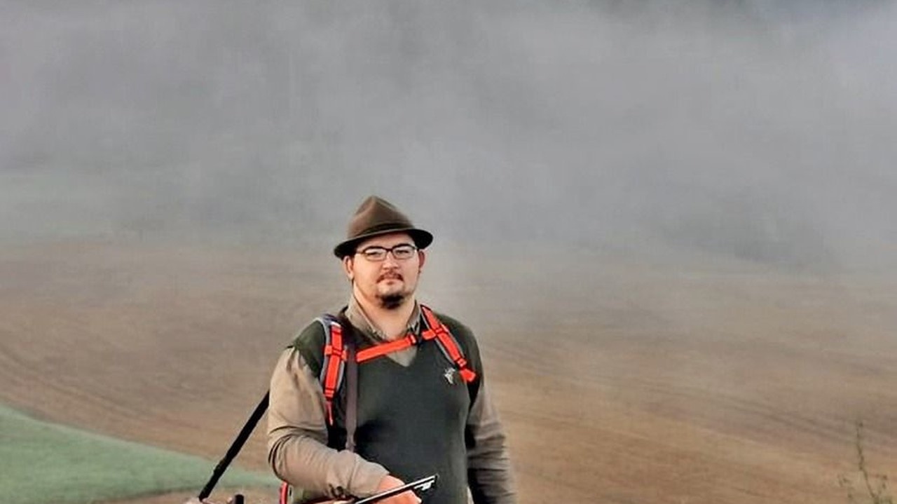 Poľovník Michal vraví, že sa maco do dediny vráti, lebo mu niekto pripravil suchý chlieb. 