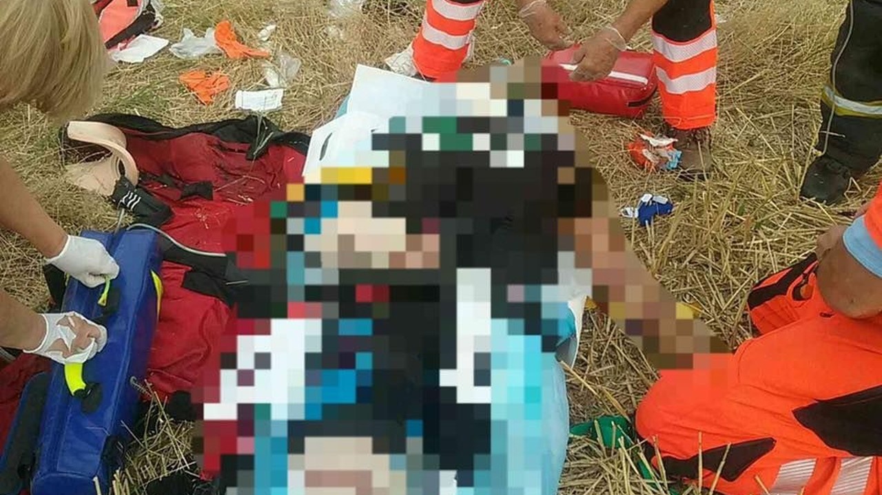 Pri nehode sa zrazil motocykel s dvomi pasažiermi s nákladným vozidlom.
