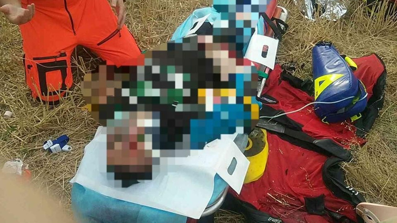 Pri nehode sa zrazil motocykel s dvomi pasažiermi s nákladným vozidlom.