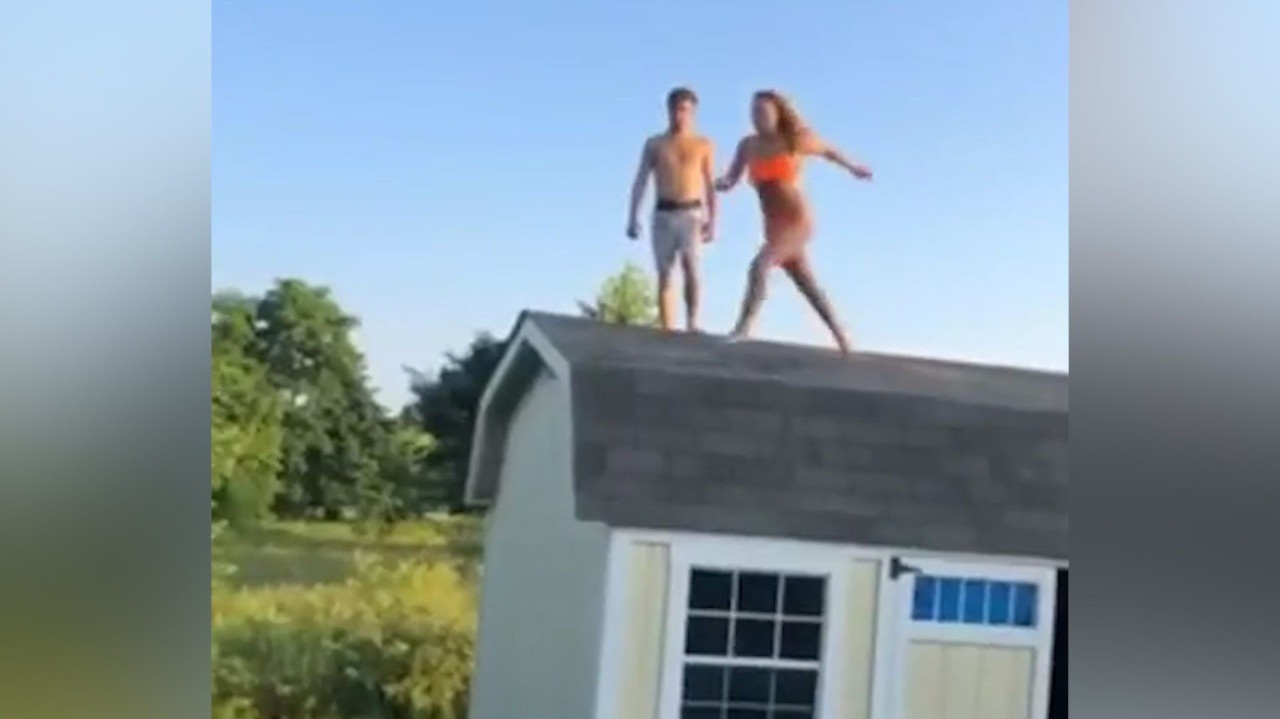 Au! Tesne vedľa: Chcela skočiť z domu na trampolínu, toto však naozaj nevyšlo