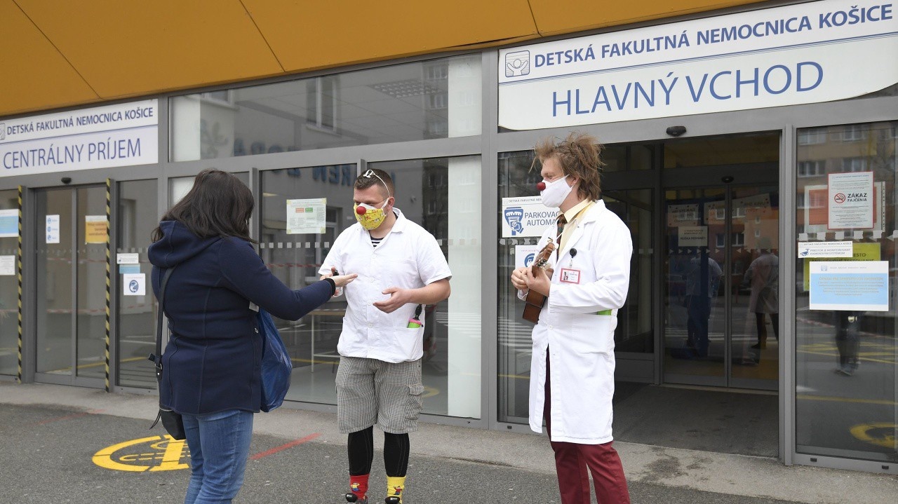 Do detskej nemocnice v Košiciach sa vrátili zdravotní klauni.