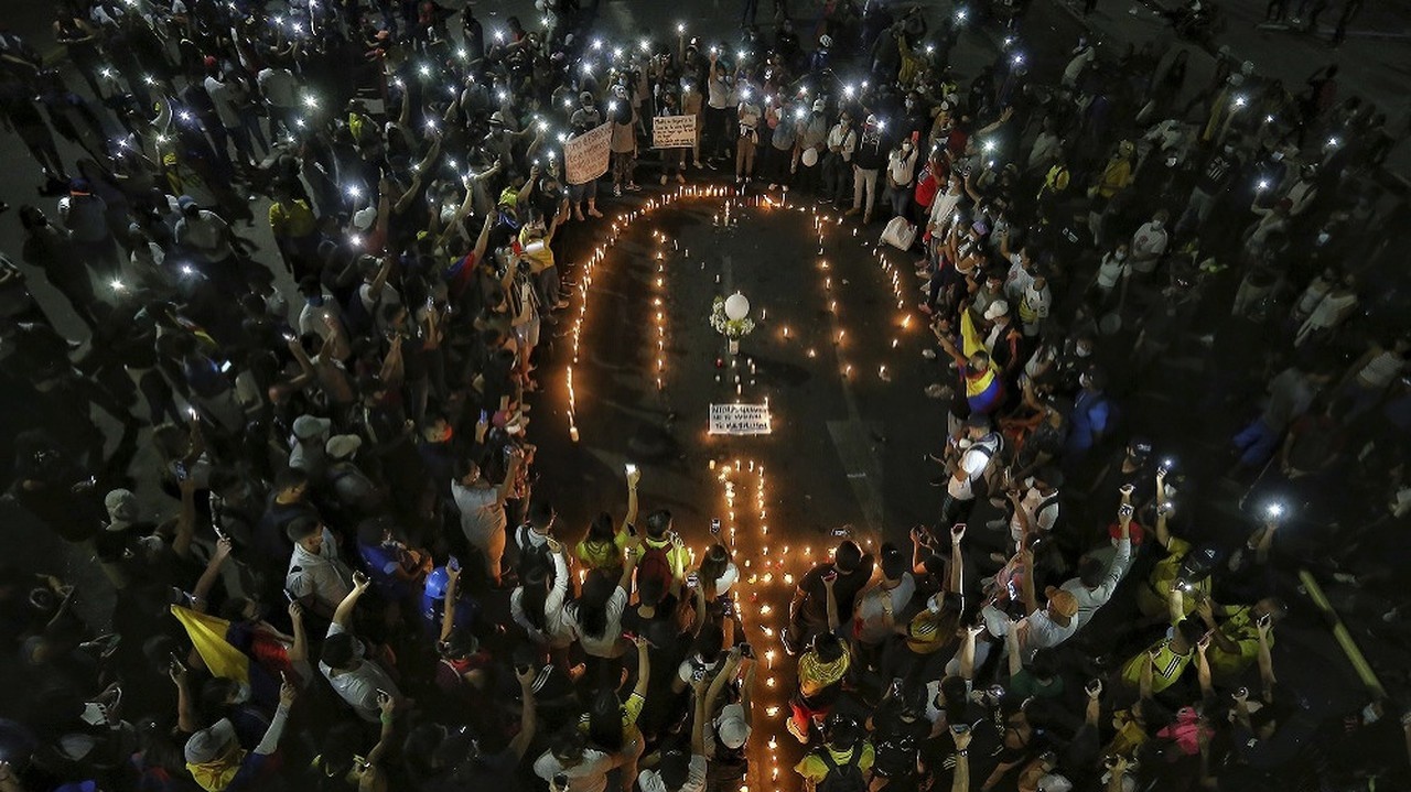 násilné protesty si doteraz vyžiadali životy 16 civilistov a jedného policajta.