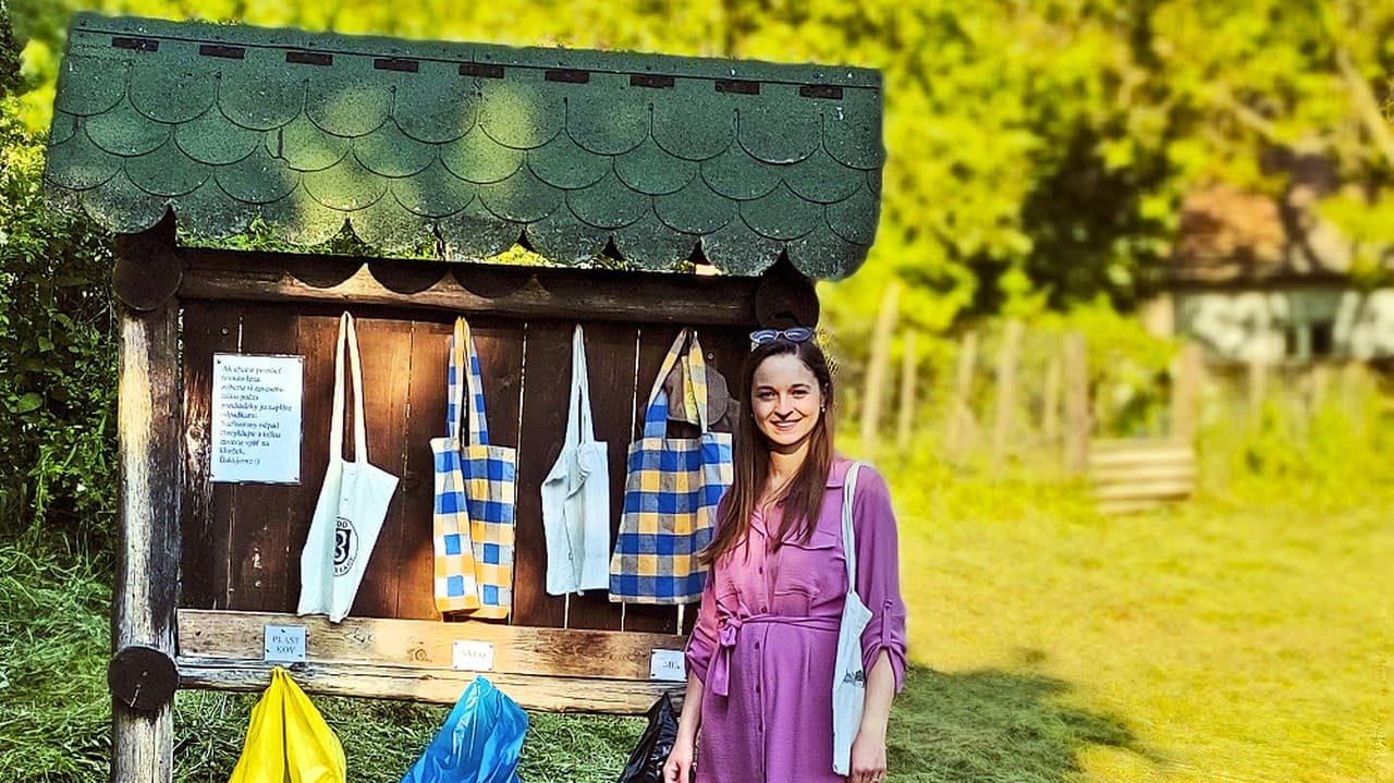 Karin tašky ušila sama, ľudia
do nich zbierajú odpadky
a recyklujú ich v plastových vreciach.