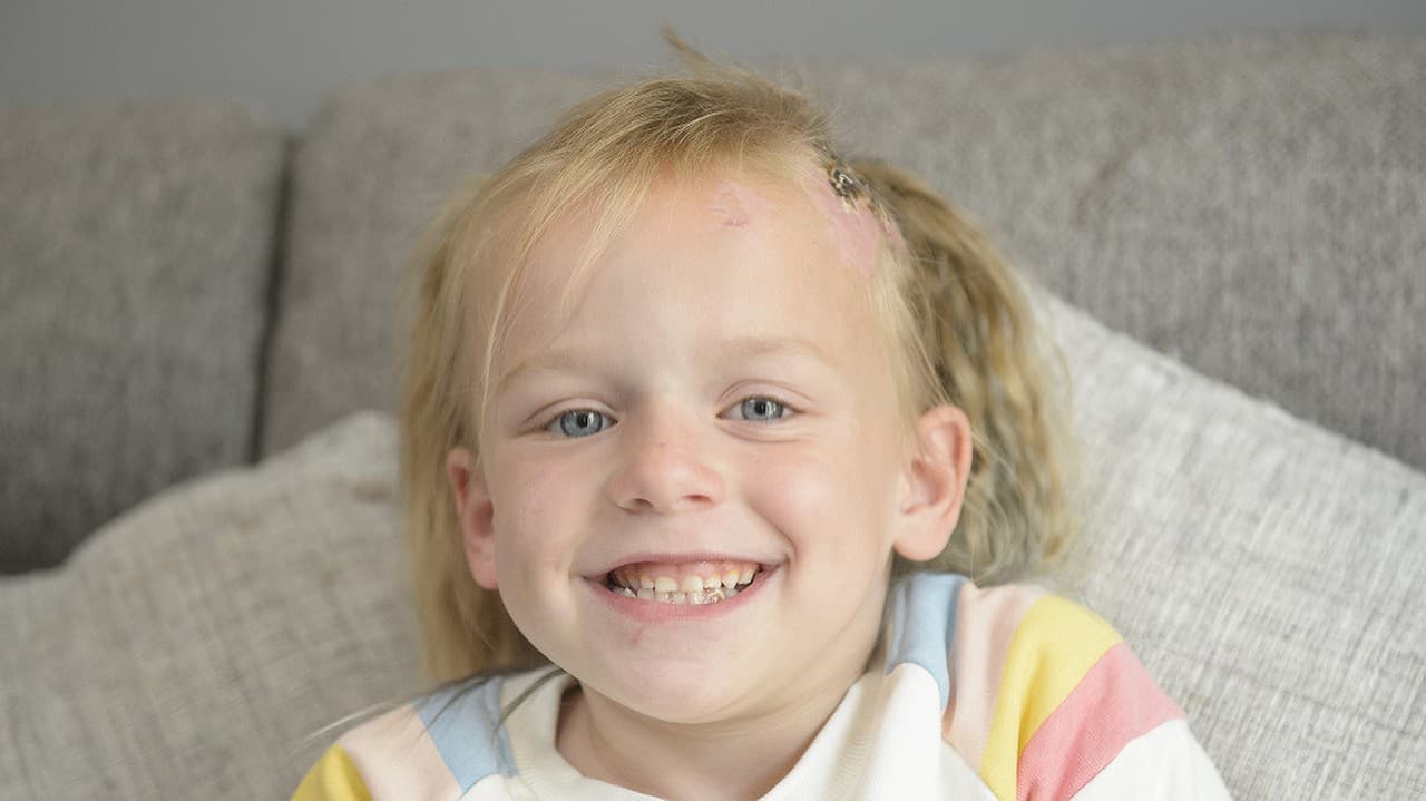 Emily sa už opäť usmieva. 