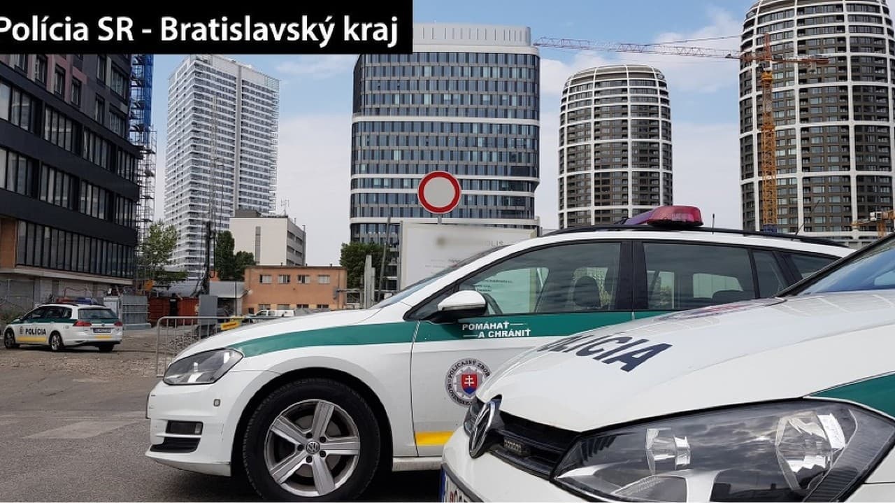 Pre nález leteckej bomby je v centre paralyzovaná doprava.
