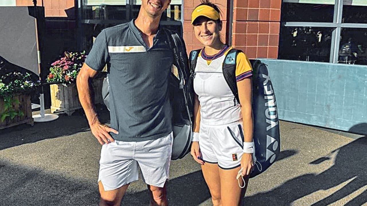 Filip Polášek a Belinda Benčičová skončili vo svojej premiére v osemfinále.