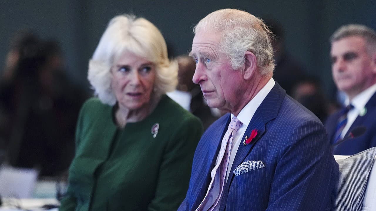 Britský princ Charles a Camilla, vojvodkyňa z Cornwallu, na klimatickom summite COP26 v škótskom Glasgowe.