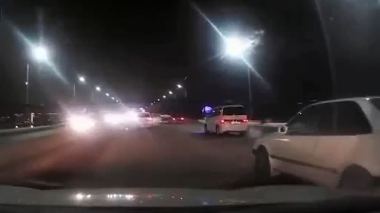 Desivá autonehoda: Vozidlo dostalo šmyk na nadjazde, hrozné, kde skončilo!