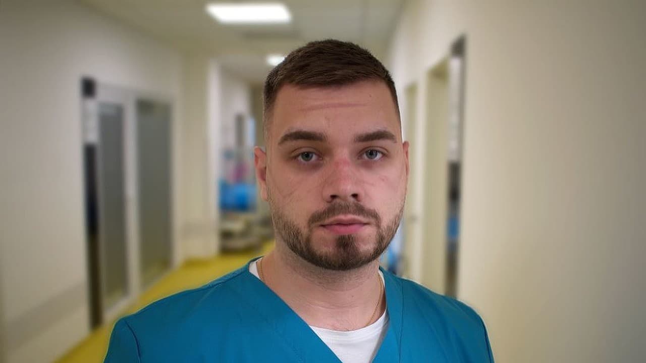 Zdravotník Marián po 12 hodinovej slúžbe.