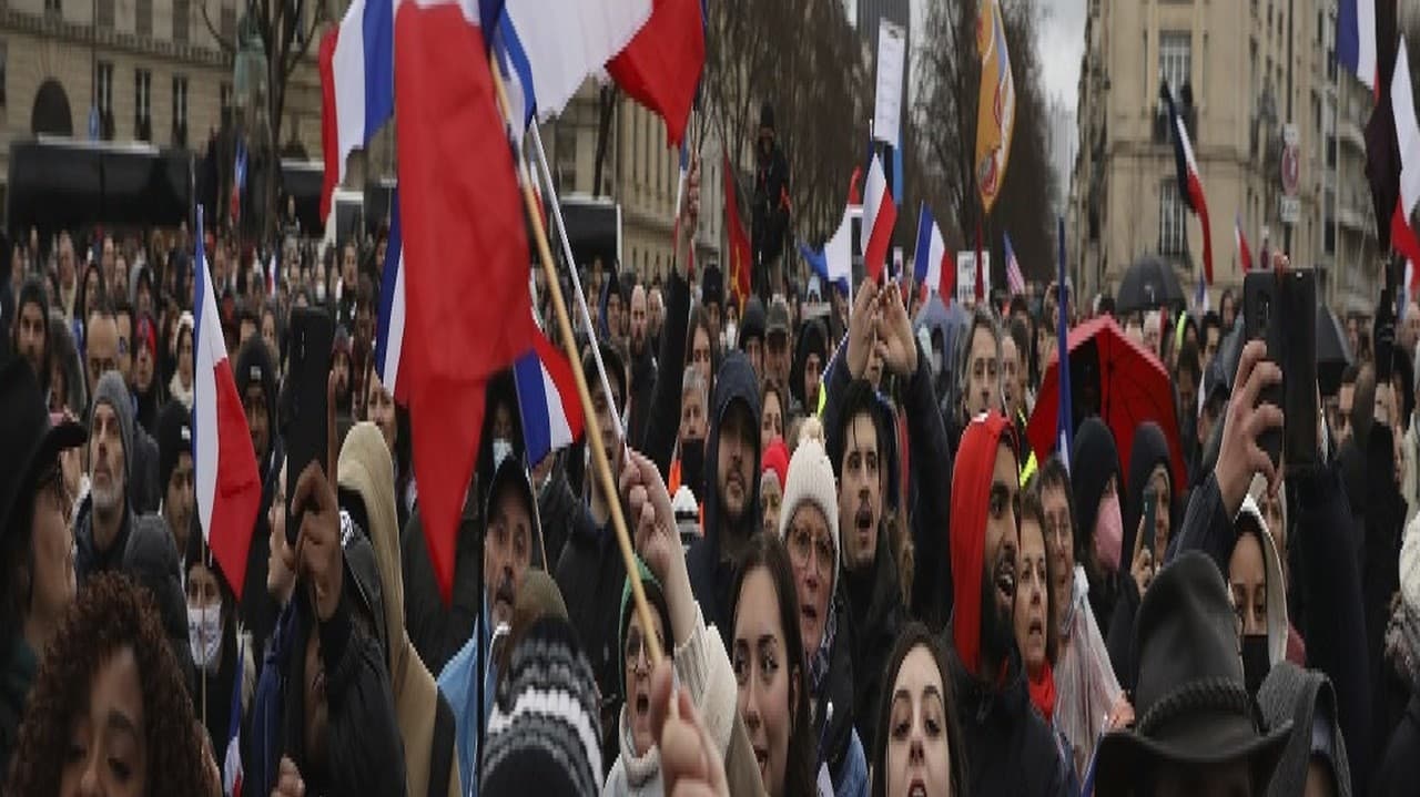 V sobotu protestovalo viac ako 100. 000 ľudí po celom Francúzsku.